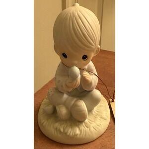Precious Moments Boy‎ Figurine 1981 E-7156 R "Believe In Miracles" Enesco 4.5"